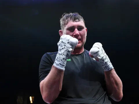 Darren Till chào sân BKFC bằng cú knock-out tàn khốc trước Aaron Chalmers