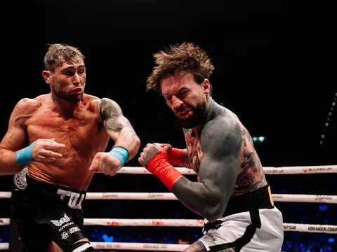 Darren Till hạ knock-out hủy diệt Aaron Chalmers trong ngày ra mắt sàn đấu BKFC