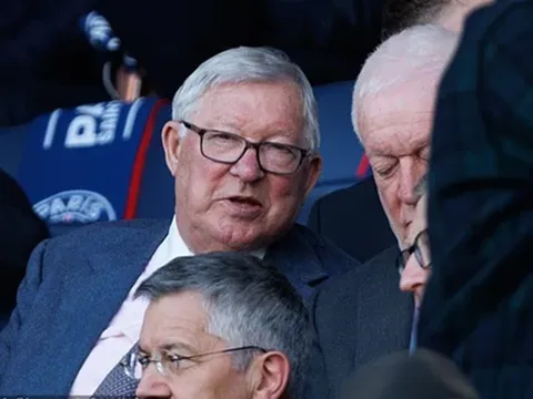 Lời nhắn ẩn ý của Sir Alex gửi PSG sau trận hạ Arsenal