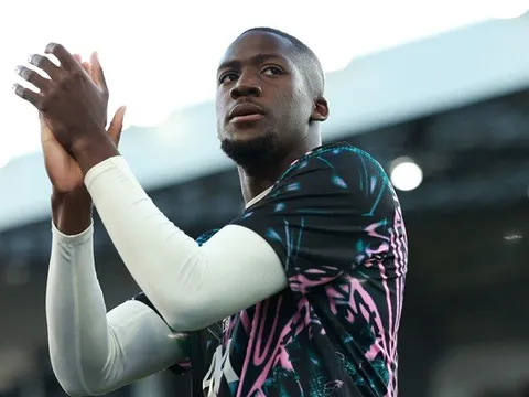 Sự ra đi của Konate đẩy Liverpool vào một mùa hè giông bão
