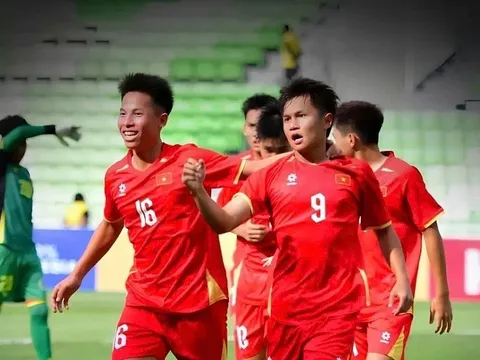 CĐV Thái Lan ngỡ ngàng trước hat-trick của Công Hậu