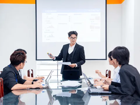 Học Marketing kiểu HUTECH: Vào vai marketer, bắt nhịp thị trường số