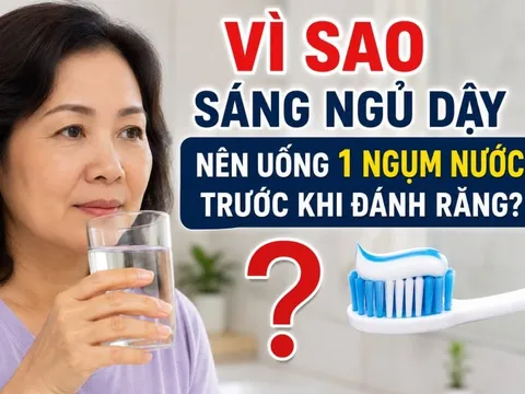 Vì sao sáng ngủ dậy nên uống 1 ngụm nước trước khi đánh răng?