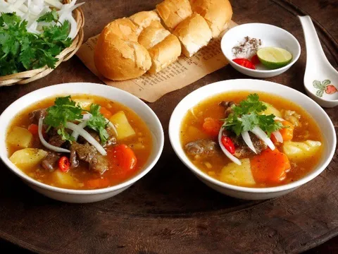 12 món bán đầy đường phố Việt Nam được bạn bè quốc tế khen ngợi, lọt TOP thế giới, bạn đã thử chưa?