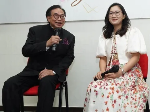 Ông trùm kinh doanh cưới con gái bạn thân kém 41 tuổi, thân thế cô dâu khiến nhiều người choáng váng