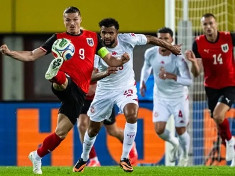 Sabitzer tỏa sáng, 10 người Áo hạ Tunisia 1-0