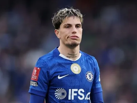 Chelsea sẵn sàng bán rẻ Garnacho cho đại gia Serie A