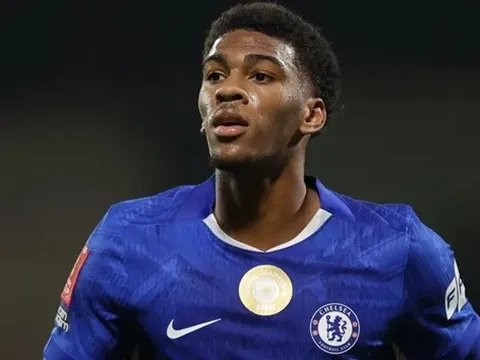 Chelsea từ chối mọi lời đề nghị cho Josh Acheampong
