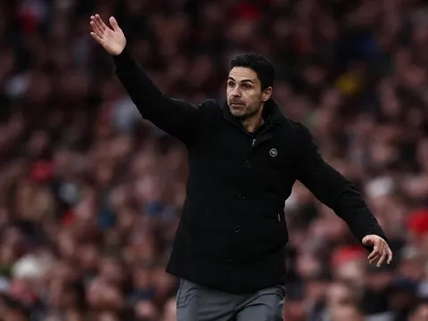 Arsenal và bài toán cân não sau đỉnh vinh quang
