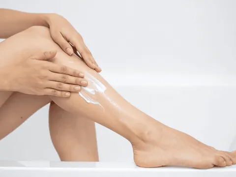 5 thói quen hằng ngày âm thầm gây viêm nang lông ở chân mà nhiều người không nhận ra