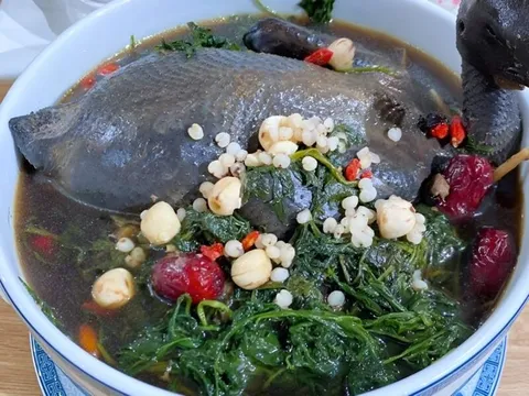 Cách nấu gà hầm hạt sen ngon tại nhà