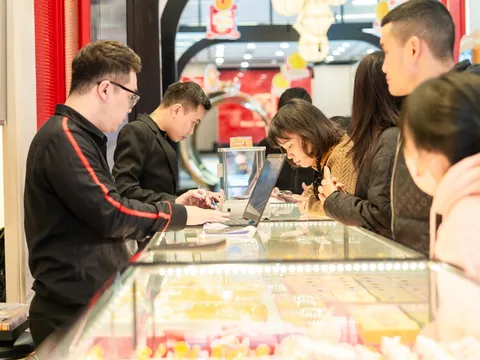 Giá vàng hôm nay 2/6: Vàng miếng tiếp tục lao dốc, nhà đầu tư lo lắng