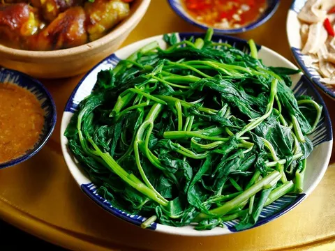 Luộc rau muống cho thêm vài giọt này, rau xanh ngắt, để lâu không thâm đen