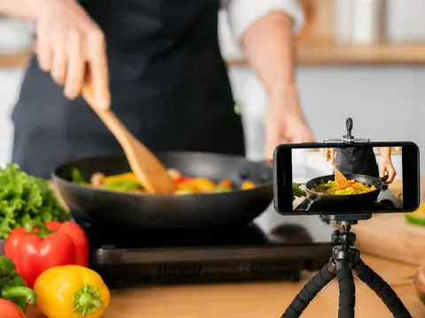 Vì sao nhiều người thích xem video nấu ăn dù không hề vào bếp?