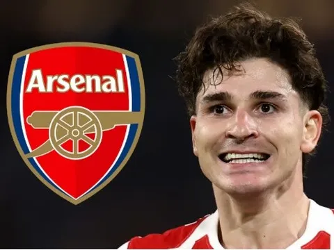 Arsenal dẫn đầu cuộc đua giành Julian Alvarez