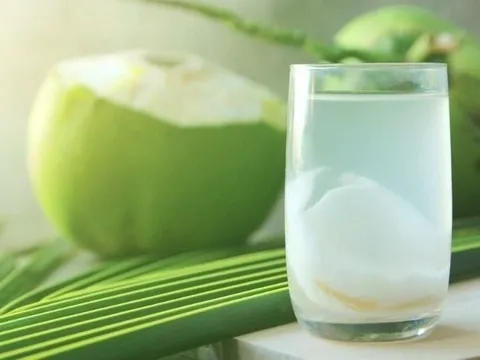 4 kiểu người không nên uống nước dừa