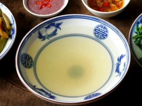 Dùng nước luộc rau làm canh: Nên hay không nên?