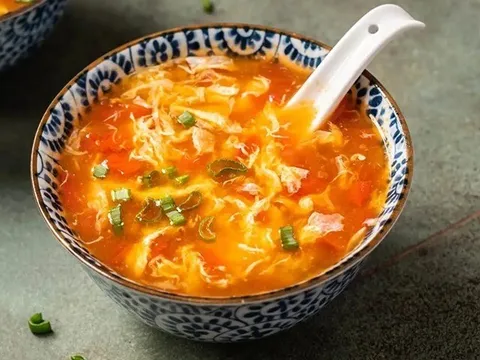 Nấu canh cà chua trứng mãi vẫn tanh, nhớ mẹo này canh nổi vân cực đẹp, thơm phưng phức