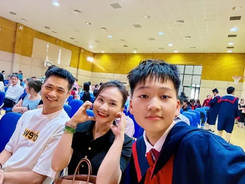 Bảo Thanh trải lòng về hành trình làm mẹ ở tuổi 20, nay quý tử trưởng thành cao ráo và điển trai