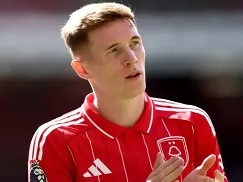 Tranh Anderson với MU, Man City bị Forest từ chối