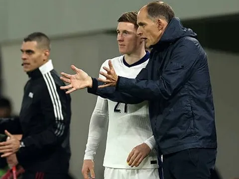 Walker cảnh báo Tuchel về hàng thủ tuyển Anh