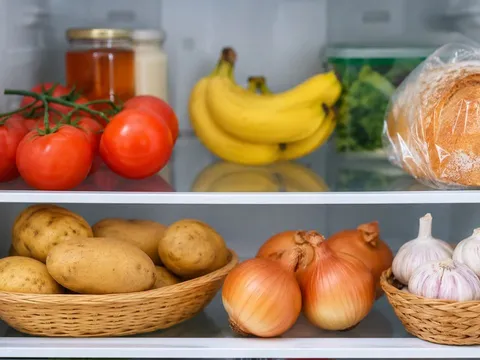 Tủ lạnh không phải kho bảo quản thần kỳ: 7 thực phẩm càng cất tủ lạnh càng hỏng nhanh