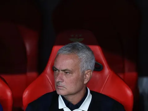 Benfica xác nhận phí giải phóng Mourinho 15 triệu euro