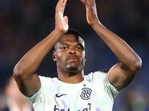 Chủ tịch Perez xác nhận Real đã mua xong Denzel Dumfries