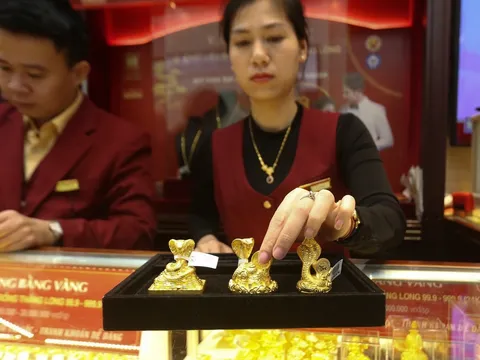 Giá vàng hôm nay 5/6: Đảo chiều "bốc hơi" mạnh, người mua trở tay không kịp