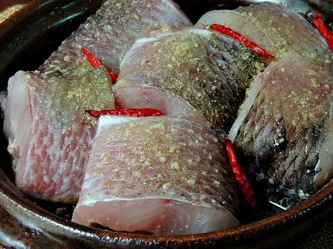 Mẹo ướp cá thơm ngon, hết sạch mùi tanh, thịt chắc đậm đà