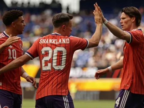 McTominay và Che Adams lên tiếng, Scotland thắng đậm Bolivia 4-0