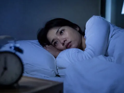 Người hay thức dậy lúc 3-4 giờ sáng và khó ngủ lại là đang gặp điều gì?