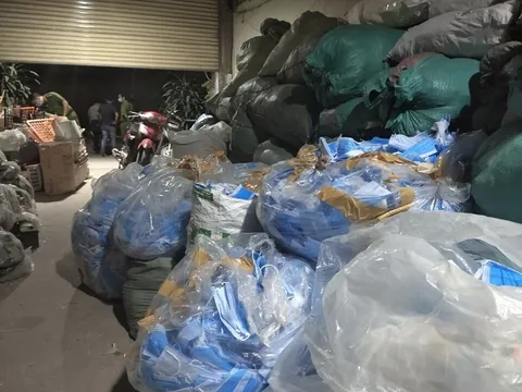 TP.HCM phát hiện và ngăn chặn kịp thời chủ cơ sở mua cả tấn khẩu trang đã qua sử dụng