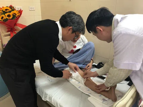 Bệnh nhân đầu tiên đi lại được bằng xương đùi nhân tạo ở Việt Nam