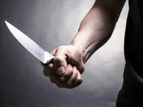 Điều tra vụ con dùng dao cắt cổ bố tử vong, chém trọng thương hàng xóm