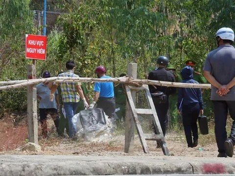 Nóng: Điều tra vụ phát hiện vali chứa thi thể phụ nữ nằm trong bụi rậm