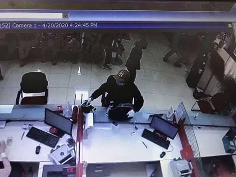 Đối tượng cướp ngân hàng ở Hà Nội đã ra đầu thú