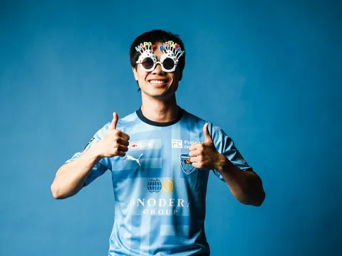 Ăn Tết xa nhà, Công Phượng nhận quà đặc biệt tại Nhật Bản