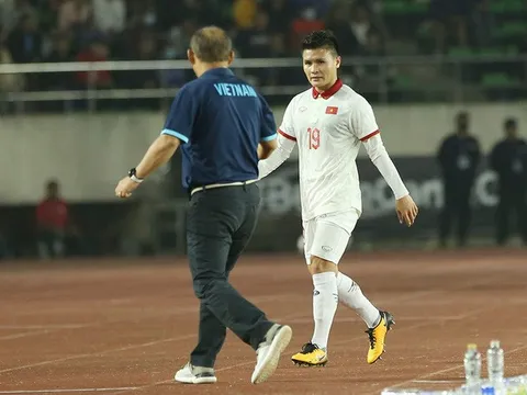 HLV Park Hang Seo bất ngờ 'trách' Quang Hải sau AFF Cup