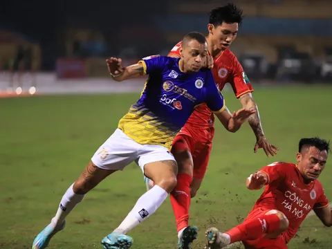 Hà Nội FC mất oan phạt đền, HLV châu Âu phản ứng bất ngờ