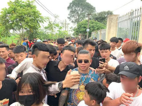 Cảnh sát truy tìm hai kẻ bịt mặt nổ súng bắn xe ô tô 'thánh chửi' Dương Minh Tuyền