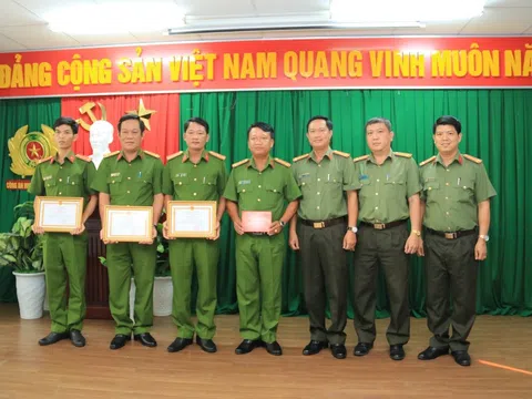 An Giang: Công an tỉnh thưởng nóng vụ truy bắt cướp tại huyện Châu Thành