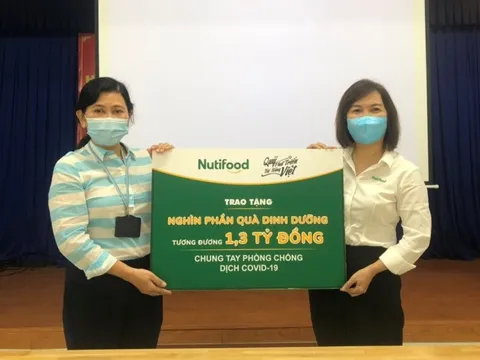 NutiFood và Ông Bầu tặng sản phẩm dinh dưỡng cho nhân viên y tế TP.HCM chống dịch