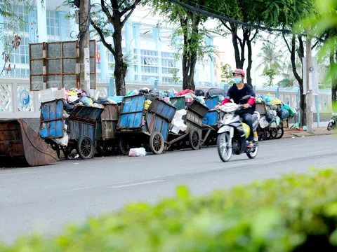 TP Cần Thơ: Cần xử lý dứt điểm tình trạng biến vỉa hè Bệnh viện thành bãi tập kết rác
