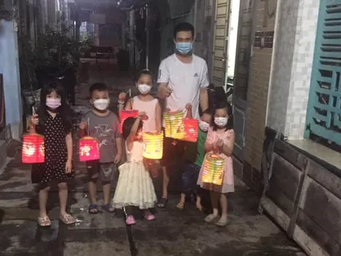 Hơn 1000 lồng đèn giấy tặng trẻ em ở TP.HCM