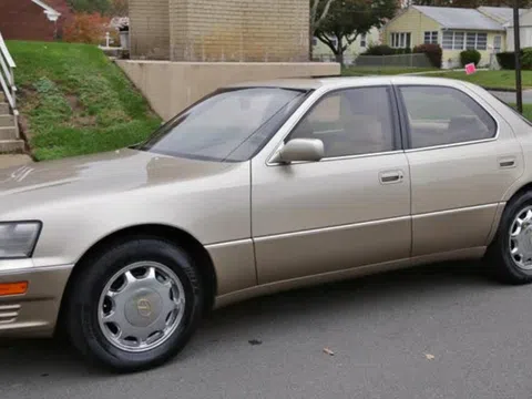 Chiếc Lexus LS 400 đời 1993, giá bán chỉ tương đương chiếc Honda Air Blade