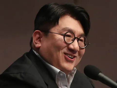 Bất ngờ trước câu nói của Lee Soo Man với ‘cha đẻ’ BTS sau cuộc đua giành quyền điều hành SM