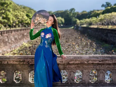 Mỹ nhân có mái tóc đẹp nhất Hoa hậu Việt Nam 2016 tái xuất với áo dài hoa sen