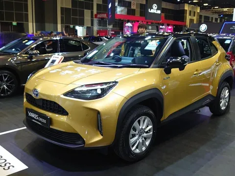 Ảnh thực tế Toyota Yaris Cross 2023 – SUV cỡ B khiến Seltos, Creta phải dè chừng