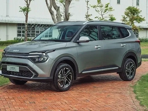 Thiết kế đẹp, nhiều công nghệ - Kia Carens giành giải thưởng Xe của năm 2023